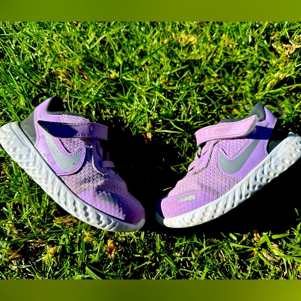 Nike Toddler purple grey size 8